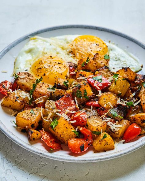 Potatoes Onions And Peppers, Potato Skillet Dinner, Kfc Potato Wedges, Potato Board, Potato And Egg Breakfast, Chips Potato, Breakfast Potato, Potato Hash Recipe, Cabin Food