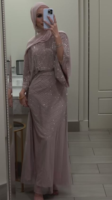 Hijabi Event Outfit, Prom Hijab Style, Halal Prom Dresses, Muslim Graduation Outfit, Hijab Dresses Soiree, Modest Prom Dresses Muslim, Hijabi Prom, Hijabi Prom Dress, Bride To Be Dresses