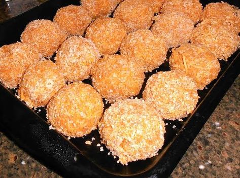 Spaghetti Balls, Fried Spaghetti, Fried Pasta, Leftover Spaghetti, Just A Pinch Recipes, Easy Italian, Panko Bread Crumbs, Just A Pinch, Balls Recipe