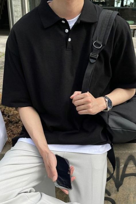 Casual Comfort: Opt for a lightweight, breathable shirt or a soft tee for maximum comfort on hot summer days. Korean Outfit Male, Black Polo Outfit Men, Outfits Ideas Korean, Winter Outfits Aesthetic Korean, Black Korean Outfit, Black Polo Outfit, Korean Black Outfit, Outfits Aesthetic Korean, Outfits Aesthetic Dress