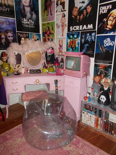 2000s Aesthetic Room Decor, 00s Bedroom, Early 2000s Bedroom, Early 2000s Room, 2000 Room, Y2k Moodboard, 2000s Bedroom, Y2k Core, Castle Inspiration