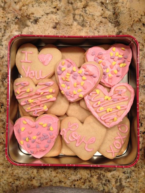 Valentines day cookies for my boyfriend Baking Ideas For Boyfriend, Anniversary Gift Ideas For Him 1st Year, Cookies For Boyfriend, Food For Boyfriend, 6 Months Anniversary Boyfriend, 6 Month Anniversary Boyfriend, 6 Month Anniversary, Anniversary Boyfriend, One Year Anniversary Gifts