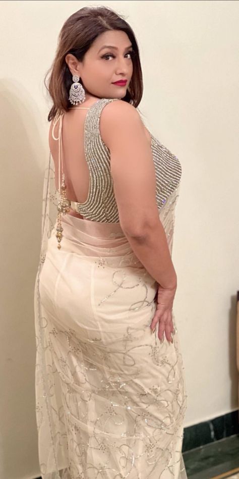 Backless Sarees Actresses, Anjana Singh, Sadha Actress Saree, Curvy Saree Plus Size, Vidya Balan Saree Dirty, Honey Rose, Saree Poses, Saree Photoshoot, Fashion Top Outfits