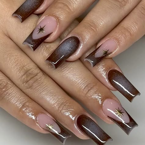 Halloween Nails Airbrush, Dark Brown Nails Acrylic Design, Brown Nails For Prom, Pink Brown Nails Design, Brown And Pink Aura Nails, Brown Grunge Nails, Calm Nail Designs, Cool Nail Inspo Dark, Blue And Brown Nails Designs