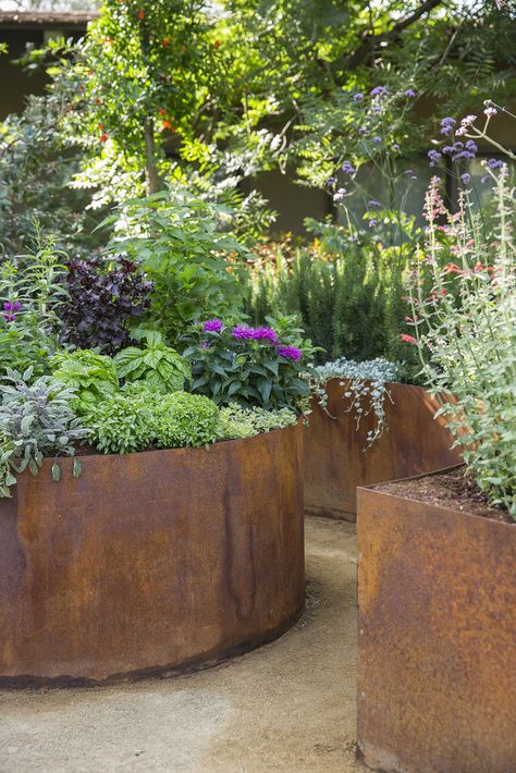 Make It Edible....love these corten steel planters Modern Planter, Cottage Garden Design, Planter Design, Contemporary Garden, Have Inspiration, Corten Steel, Garden Features, Veggie Garden, Garden Cottage