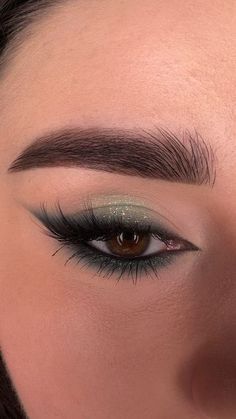 Simple Eyeshadow Looks, Galaxy Makeup, Formal Makeup, Makeup Mistakes, Green Makeup, Colorful Eye Makeup, Green Eyeshadow, Asian Eye Makeup, Makeup Transformation