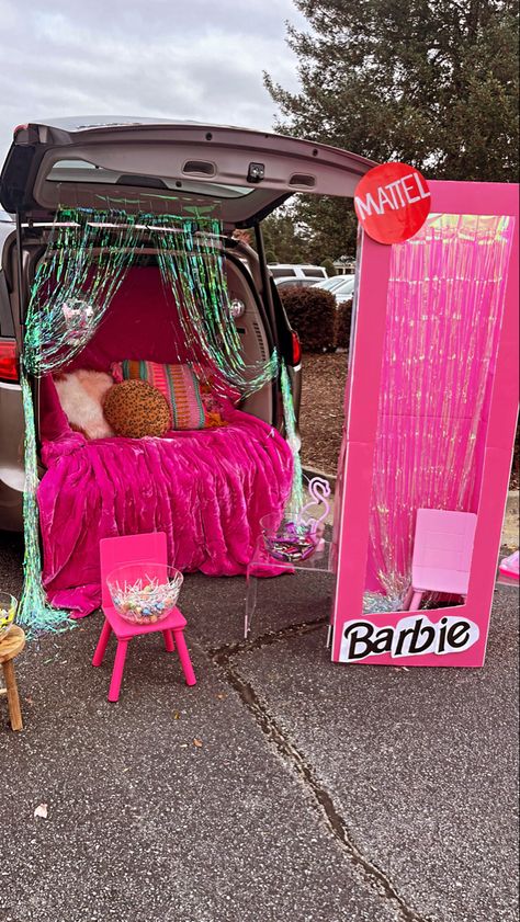 Jeep Trunk Or Treats, Barbie Trunk Or Treat, Trunker Treat Ideas, Church Trunk, Halloween Pumpkin Crafts, Trunk Or Treat Ideas, Barbie Party Decorations, Fall Carnival, Barbie Halloween