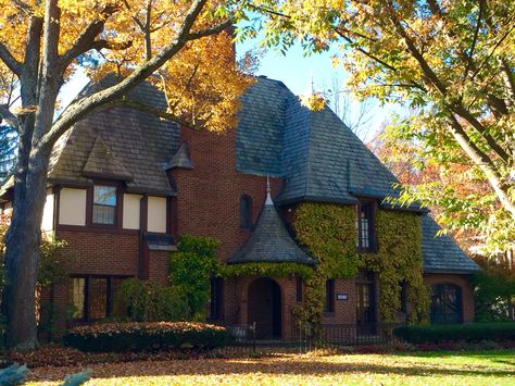 Shaker Heights Homes, Cleveland Architecture, Izzy Core, Storybook Design, Shaker Heights, Pretty Houses, Home Id, Ivy House, English Tudor