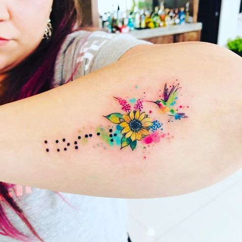 Colibrí y Flor Girasol por Javi Wold - Tatuajes para Mujeres Hummingbird Tattoo Watercolor, Colour Tattoo For Women, Bauch Tattoos, Watercolor Hummingbird, Flower Wrist Tattoos, New Tattoo Designs, Watercolor Tattoos, Sunflower Tattoos, Tatuaje A Color