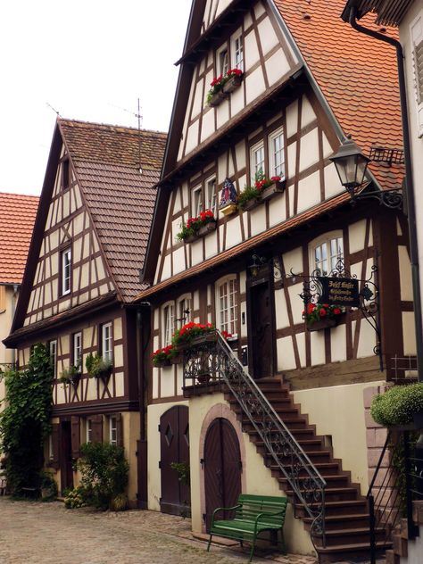 Haslach im Kinzingtal German Architecture Aesthetic, Traditional German House, German House Aesthetic, German Architecture Traditional, German Cottage Interior, Windenburg Aesthetic, Old German Houses, German Style House, Germany Houses