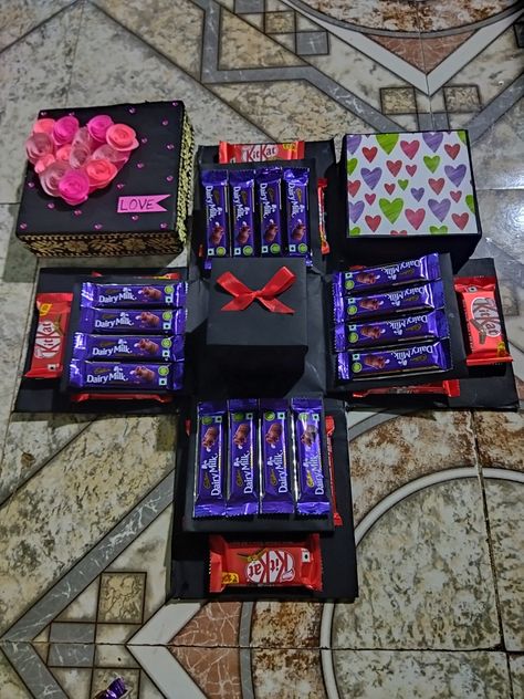 Gift Explosion Box Ideas, Chocolate Box Gift Diy, Chocolate Explosion Box Ideas, Chocolate Box Gift Ideas, Gift Box For Girlfriend, Explosion Box Ideas, Chocolate Present, Valentines Day Gifts For Girlfriend, Crafts For Girlfriend