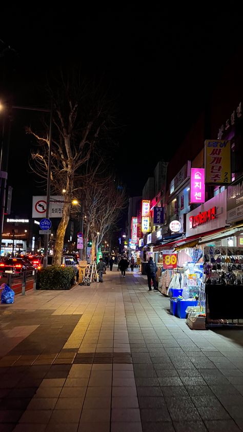 Korean Soul City, 7/11 Night, Korea Streets Aesthetic, Soul Korea, Seoul Street, Korea Aesthetic, Wow Photo, South Korea Seoul, South Korea Travel