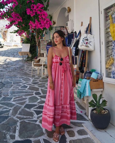 Mediterranean Summer Outfits, Colorful Dresses Summer, Red Floral Dress Outfit, Outfits Greece, Aesthetic Greece, Estilo Hipster, Bohemian Summer Dresses, Zara Maxi Dress, Greece Summer