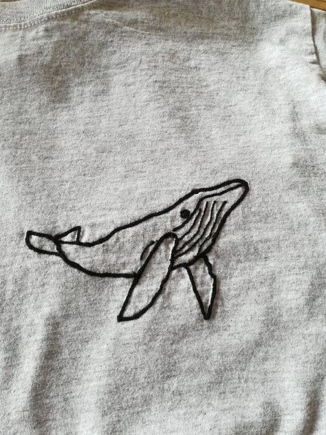 #embroidery #embroiderypatterns #whale #animals #whales #cute #diy Haft Vintage, Casual Embroidery, Etsy Embroidery, Whale Gift, Mode Hipster, Cat Tattoos, T-shirt Broderie, Whale Shirt, Diy Broderie