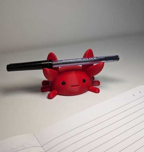 Keep your desk tidy and stylish with our 3D Printed Crab Pen Holder, a fun and functional accessory designed to add a touch of coastal charm to your workspace. This versatile crab-shaped holder is perfect for organizing your pens, pencils, and even eyeglasses, making it a delightful addition to any office, study, or home. Crafted with precision using advanced 3D printing technology, our crab pen holder is made from high-quality, durable materials to ensure it stands the test of time. The detaile Crab Pen Holder, Cool Pencil Holder, Easy Things To 3d Print, Fun 3d Printing Projects, 3d Printed Office Accessories, Simple 3d Printing Ideas, 3d Printed Desk Accessories, 3d Printing Aesthetic, 3d Printed Gift Ideas