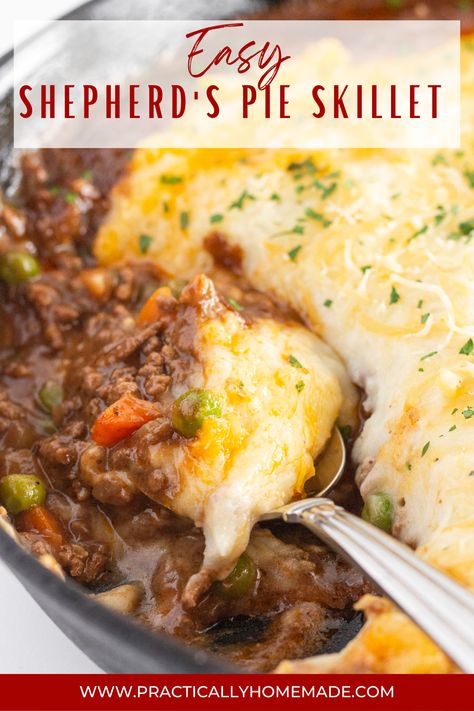 This Cast Iron Shepherd’s Pie Skillet is a quick take on classic shepherd’s pie. To start, a ground beef base is seasoned and vegetables are added but it is the store bought {or leftover} mashed potatoes that make it so simple. It is the perfect recipe for dinner tonight! Shepherds Pie Recipe Healthy, Shepards Pie Recipe, Shepard S Pie, Easy Shepherds Pie, Gravy Packet, Shepards Pie, Recipe For Dinner, Shepherds Pie Recipe, Pie Flavors