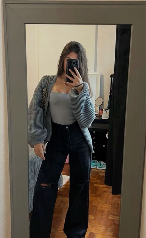 Outfits Inspo For College, Back To College Outfits Casual, Cute Winter Outfits For College, Trending Tops For Women 2024, Winter College Outfits Aesthetic, Winter Outfit College, Thanksgiving Outfits 2024, Basic Everyday Outfits Casual, Winter College Fits