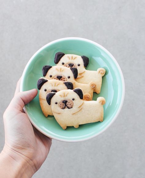 Animal Shaped Foods, Pug Illustration, Pineapple Tart, Cele Mai Drăguțe Animale, Pug Dogs, Pug Pictures, Best Christmas Cookies, Cute Baking, A Pug