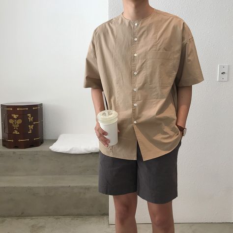 Korean Minimalist Outfit Men, Korean Fashion Men Summer, Japanese Minimalist Fashion Men, Boys Photography Poses, Poses Classy, Academia Aesthetic Outfit Men, Street Casual Men, Japanese Street Fashion Men, Boy Korean