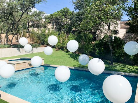 Pool Party Floats, Pool Party Adults, Balloon Dance, Glitter Bar, Wedding Pool Party, Floating Balloons, Backyard Reception, Balloon Installation, Family Diy