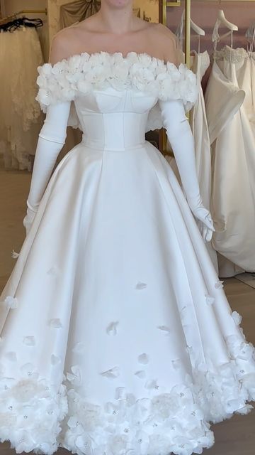 Bridal Outfit Ideas, White Bridal Dress, Flower Wedding Dress, Civil Wedding Dresses, Classy Wedding Dress, Stylish Wedding Dresses, Diy Wedding Dress, Fancy Wedding Dresses, Couture Bridal