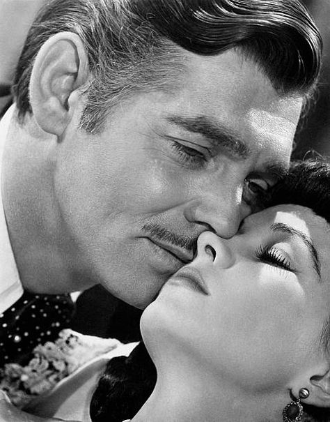 Gone With The Wind Aesthetic, Vivian Leigh, Bring Me Back, Rhett Butler, Laurence Olivier, Iconic Scenes, Couple Drawing, Vintage Hollywood Glamour, Hollywood Couples