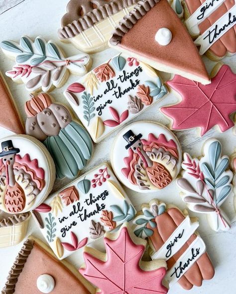 Give Thanks Cookies Decorated, Thankful Cookies Decorated, Fall Cookie Decorating Ideas, Thankful Cookies, Cookie Thanksgiving, Thanksgiving Sugar Cookies, Thanksgiving Cookies Decorated, Autumn Cakes, Cutout Cookie