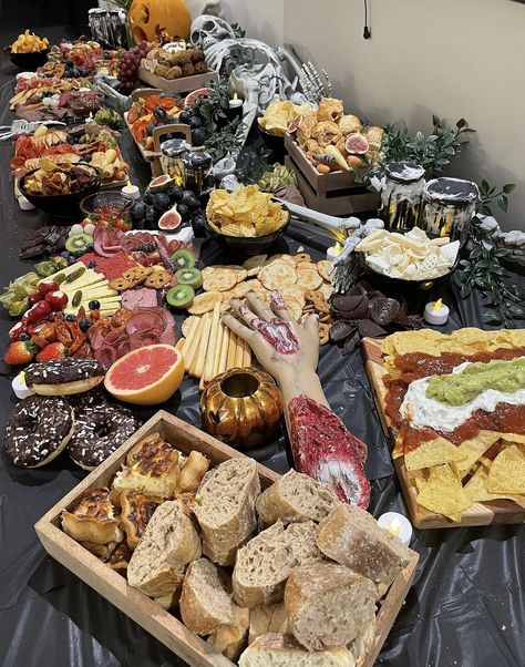 30+ Enchanting Halloween Party Ideas for a Bewitching Bash - Days Inspired Halloween Food Setup Ideas, Halloween Snack Ideas For Adults, Halloween House Warming Party Ideas, Halloween Adult Birthday Party, Halloween Get Together Ideas, Halloween Event Ideas, Halloween Party Ideas For Adults Theme, Booday Party, Halloween Birthday Party For Adults