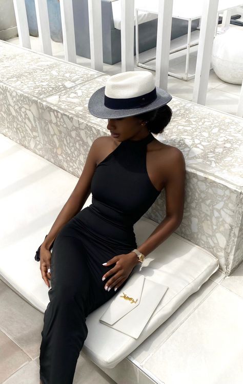 Black Woman Dress Classy, Rich Mom Aesthetic Black, Old Money Black Woman Aesthetic Outfits, Classy Feminine Woman Aesthetic, Classy Black Women Aesthetic Luxury, Old Money Black Woman Aesthetic, Black Woman Elegant Outfit, Vineyard Aesthetic Outfits, Old Money Style Black Women