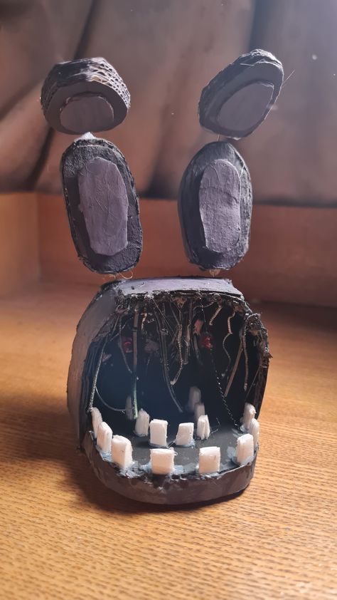 Fnaf Sculpture, Fnaf Arts And Crafts, Fnaf Cardboard Crafts, Withered Bonnie Cosplay, Fnaf Craft Ideas, Fnaf Crafts For Room, Fnaf Things To Make, Fnaf Bracelet Ideas, Fnaf Crafts Diy