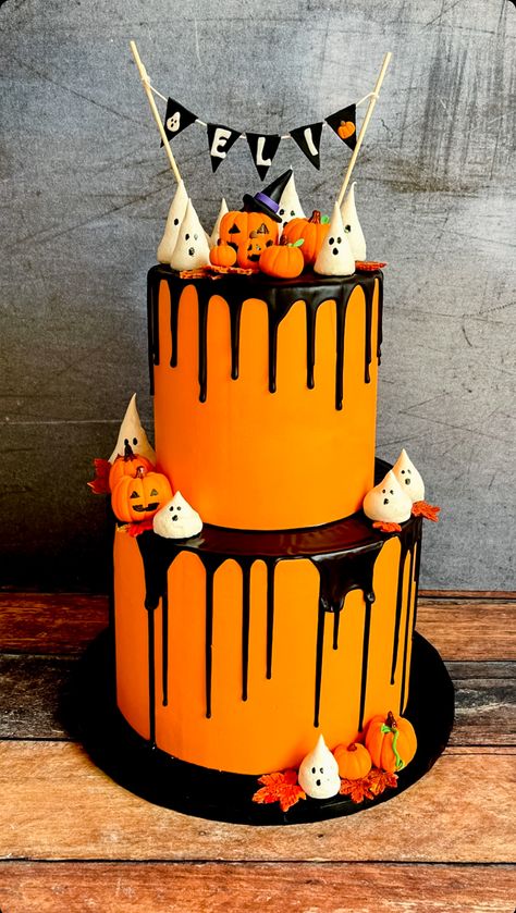 Halloween Cake Decorating Ideas, Halloween Cake Design, Cute Halloween Cakes, Nightmare Before Christmas Cake, Snake Cakes, Halloween Wedding Cakes, Spider Cake, Halloween Birthday Cakes, Halloween Cake Decorating