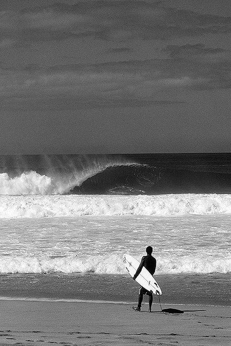 Under Pressure surf image of a surfer holding a surfboard on the beach at Pipeline located on the North Shore of Oahu in Hawaii. Wallpaper Praia, Come And Get Me, Surfer Vibes, Surfing Aesthetic, Surf Aesthetic, Surf Vibes, Surfing Pictures, Photo Mural, Surfing Photography