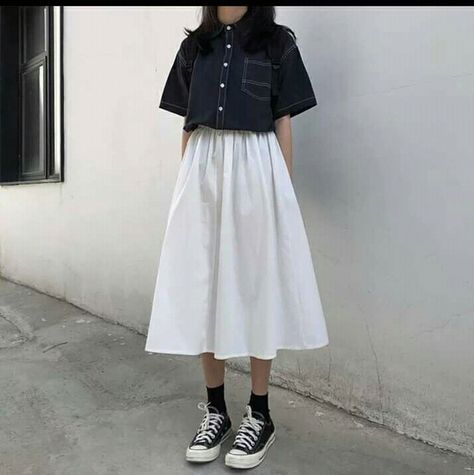 Japanese Skirt, Skirts Preppy, Summer Long Skirts, Long Skirt Summer, Korean Casual Outfits, Woman Suit Fashion, Kawaii Fashion Outfits, Minimal Outfit, Soft Clothes