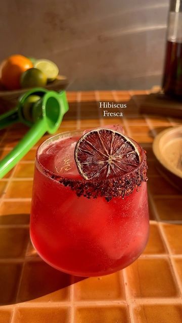 Julianna McIntosh on Instagram: "Another mocktail that tastes and feels like a cocktail, a Hibiscus Fresca If you’re wondering… tequila or Mezcal would taste fantastic in this! Here’s how easy it is to make at home: 3/4 oz fresh lime juice 1/2 oz fresh orange juice 1/2 oz agave syrup 3 oz hibiscus tea Add to a cocktail shaker with ice and shake! Double strain over ice and top with 1 oz tonic water. Garnish & enjoy! Xoxo, cheers #joinjules #mocktini #hibiscus #jamaica #hibiscustea #morningdrink #nonalcoholic #mocktail #mocktails #dryjanuary" Mimosa Cart, Hibiscus Mocktail, Hibiscus Juice, Fresh Orange Juice, Wedding Drinks, Dry January, Morning Drinks, Agave Syrup, Fresh Orange