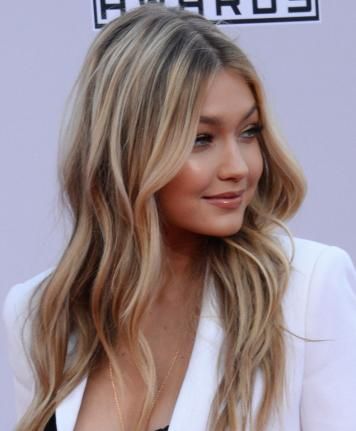 Gigi Hadid Hair Colour, Gigi Ha Did Hair, Gigi Hadid Blonde Hair, Gigi Hadid Blonde, Gigi Hadid Hair Color, Gigi Hadid Hair, Mom Hair, Blonde Waves, Cody Simpson