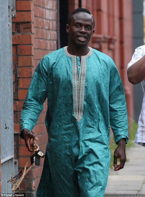 The 26-year-old is a devout Muslim and celebrates goals by performing sujood Sadio Mane Senegal, Sadio Mane Wallpaper, Football Tattoo Design, Tattoos Football, Tattoo Football, Mane Senegal, Chelsea Fc Wallpaper, Liverpool Anfield, Muslim Faith