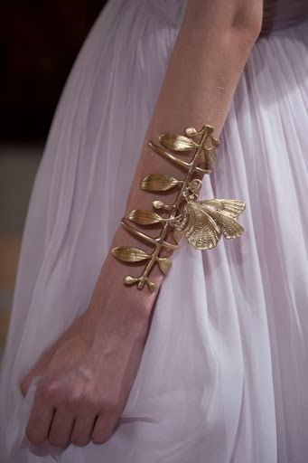 Moth Ring, Giambattista Valli Couture, Giambattista Valli Haute Couture, 자수 디자인, Giambattista Valli, High Jewelry, Arm Candy, Street Styles, Fashion Details