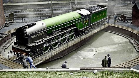 Your Innovation Team Shouldn’t Run Like a Well-Oiled Machine Steam Trains Uk, Steam Engine Trains, Old Train Station, Traction Engine, Steam Railway, Backyard Water Feature, Train Art, British Rail, Old Train