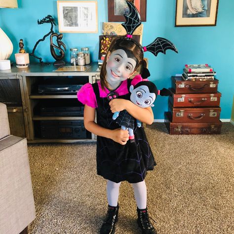 Vampirina Make Up Vampirina Face Paint, Vampirina Halloween Costume, Vampirina Makeup, Vampirina Costume, Halloween Party Craft, Face Paint Ideas, Halloween Toddler, Baby Inspiration, Creative Costumes