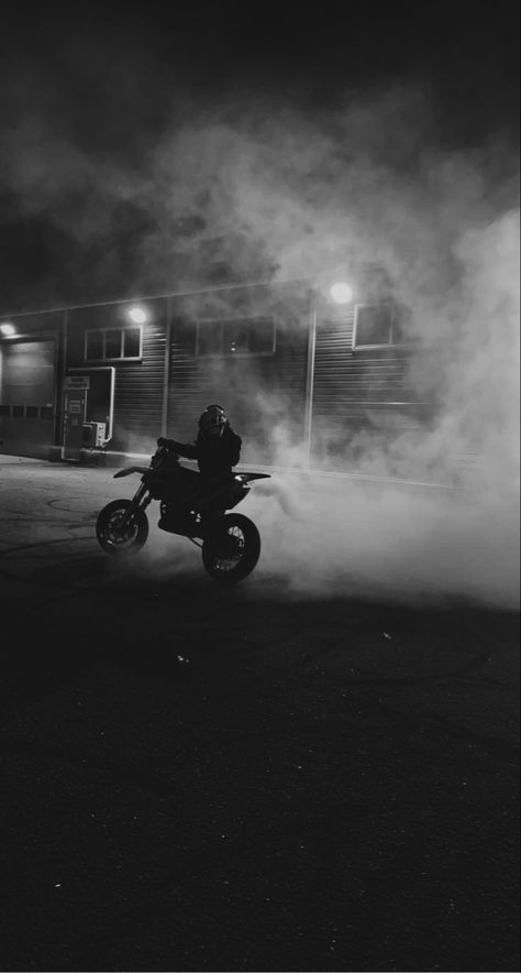 Late Night Vibes, Image Moto, Motorcross Bike, Bike Aesthetic, Motorcycle Aesthetic, Biker Aesthetic, Night Biking, Biker Love, Time Pictures