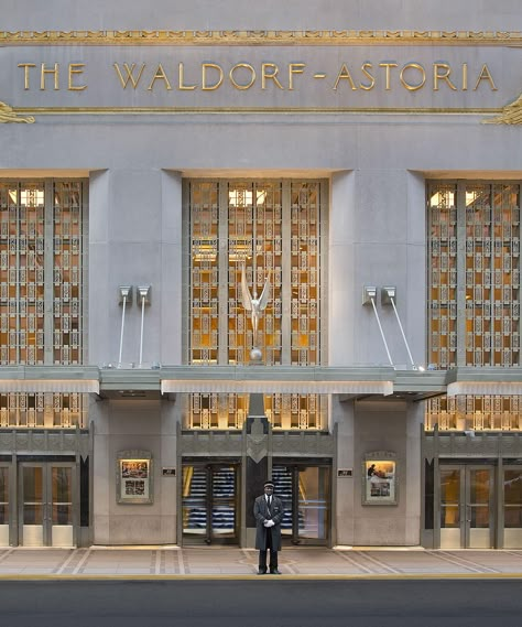 Waldorf Astoria New York, Arte Art Deco, Astoria New York, Art Deco Hotel, Astoria Hotel, Hotels Luxury, Hotel Entrance, Nyc Hotels, York Travel