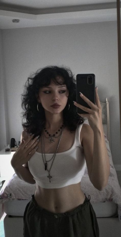 Feminin Haircut, Dark Feminine Hairstyles Curly, Alt Haircuts Curly, Curly Haired Goth, Goth Girl Hairstyles, Fluffy Hair Women, Curly Goth Hair, Goth Curly Hair, Black Fluffy Hair