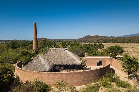 álvaro siza constructs clay pavilion at casa wabi arts center Alvaro Siza, Brick Chimney, Pritzker Prize, Kengo Kuma, Tadao Ando, Japanese Architect, Roof Structure, Thatched Roof, Mexican Artists