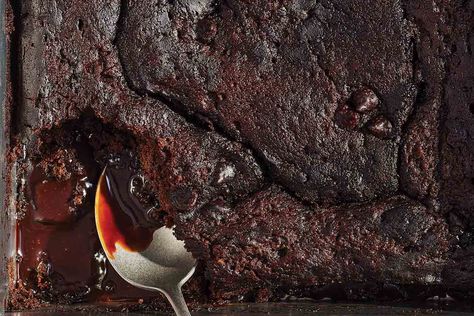 Spicy Hot Fudge Pudding Cake | Leite's Culinaria Hot Fudge Pudding Cake, Hot Fudge Pudding, Fudge Pudding Cake, Fudge Pudding, British Pudding, Fudge Dessert, Lemon Pudding Cake, Chocolate Cobbler, Chocolate Pudding Cake