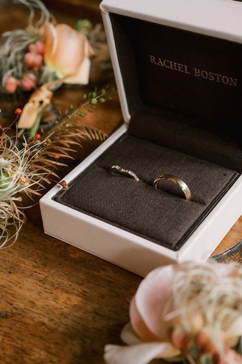 Gold wedding bands in white leather wedding ring box Ring Box Photography, Groom Wedding Rings, Wedding Ring Ideas, Gold Wedding Bands, Ring Box Wedding, Chinese Tea Ceremony, Groom Accessories, Wedding Elements, Mismatched Bridesmaid Dresses