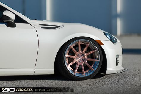 Rose gold wheels Rose Gold Wheels, Car Gold, Rose Gold Car, Rose Gold Rims, Trailblazer Ss, Gold Wheels, Pink Rims, Gold Car, Grey Car