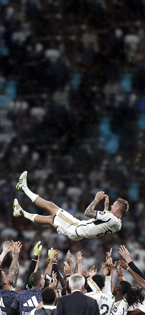 #tonikroos #kroos #realmadrid #laliga #goodbye #wallpapers Real Madrid Cr7, Madrid Aesthetic, Real Madrid Photos, Ronaldo Photos, Real Madrid Team, Real Madrid Football, Real Madrid Wallpapers, Madrid Wallpaper, Team Wallpaper