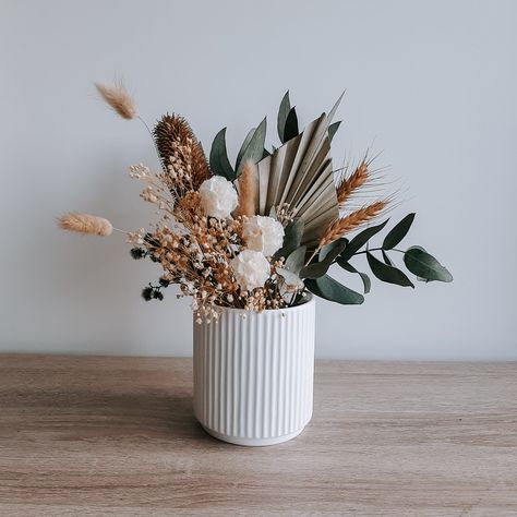 Dried Plant Arrangements, Natural Dried Flower Arrangements, Simple Boho Flower Arrangements, Neutral Flower Decor, Earthy Flower Arrangements, Dried Wedding Centerpieces, Tan Flower Arrangements, Dried Eucalyptus Arrangement, Dried Centerpiece