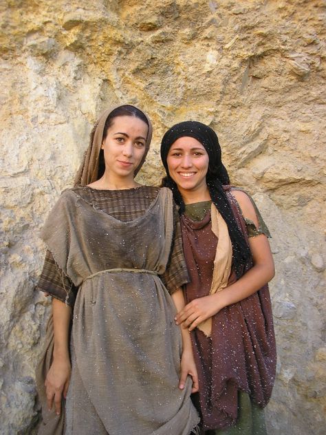 Two girl extras. On location in Tunisia, Sept 2006. Dorne Fashion, Bible People, Persian Fashion, Hair Light, Bible Women, Christ The King, Medieval Costume, Medieval Clothing, Hair Brown