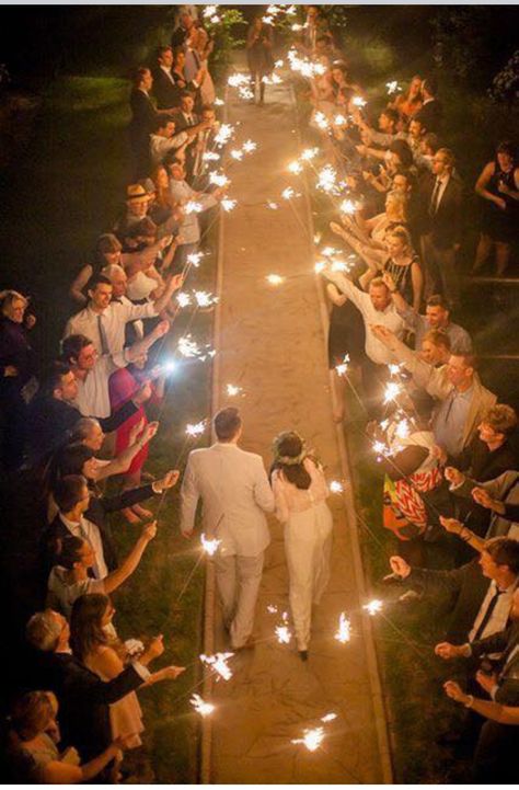 حفل توديع العزوبية, Dream Wedding Decorations, Wedding Sparklers, Inexpensive Wedding, Wedding Activities, Wedding Mood, Wedding Deco, Backyard Wedding, Wedding Tips